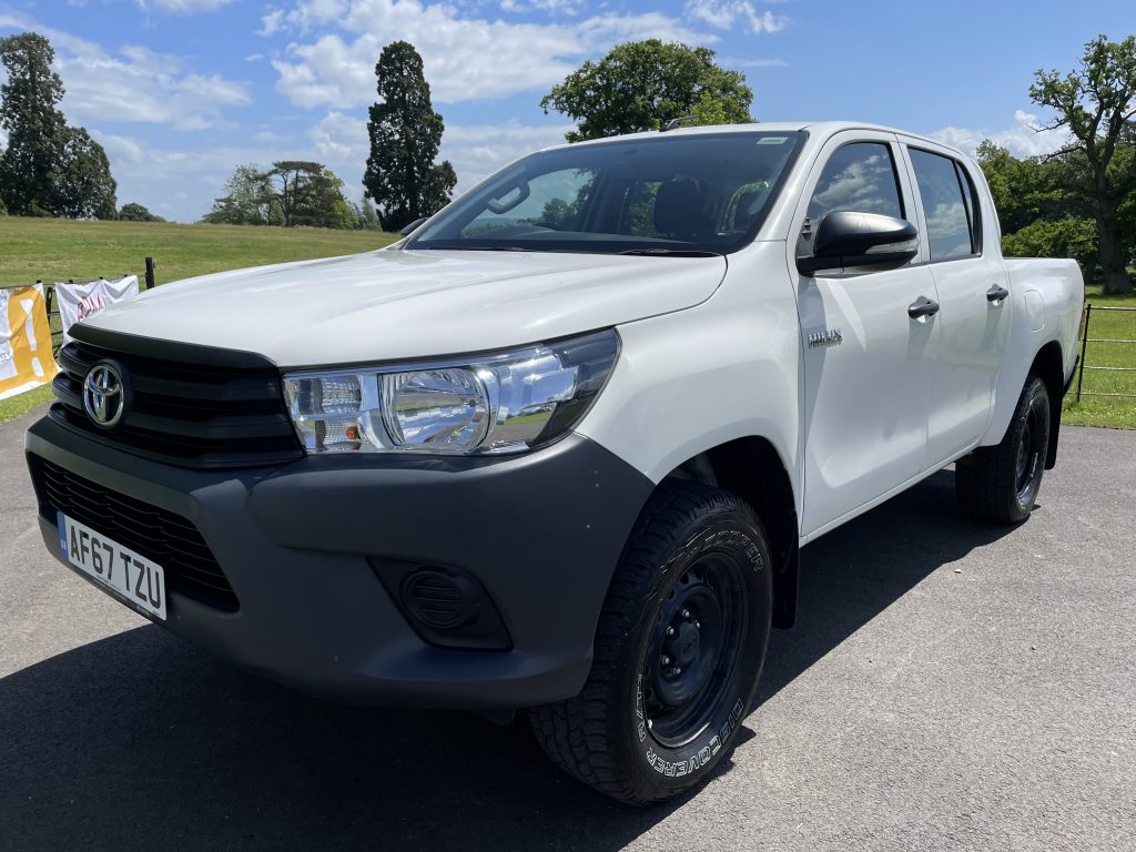 Toyota Hilux 2.4 D-4D Active Double Cab Pickup 4dr Diesel Manual 4WD Euro 6 (3.5t) (150 ps)