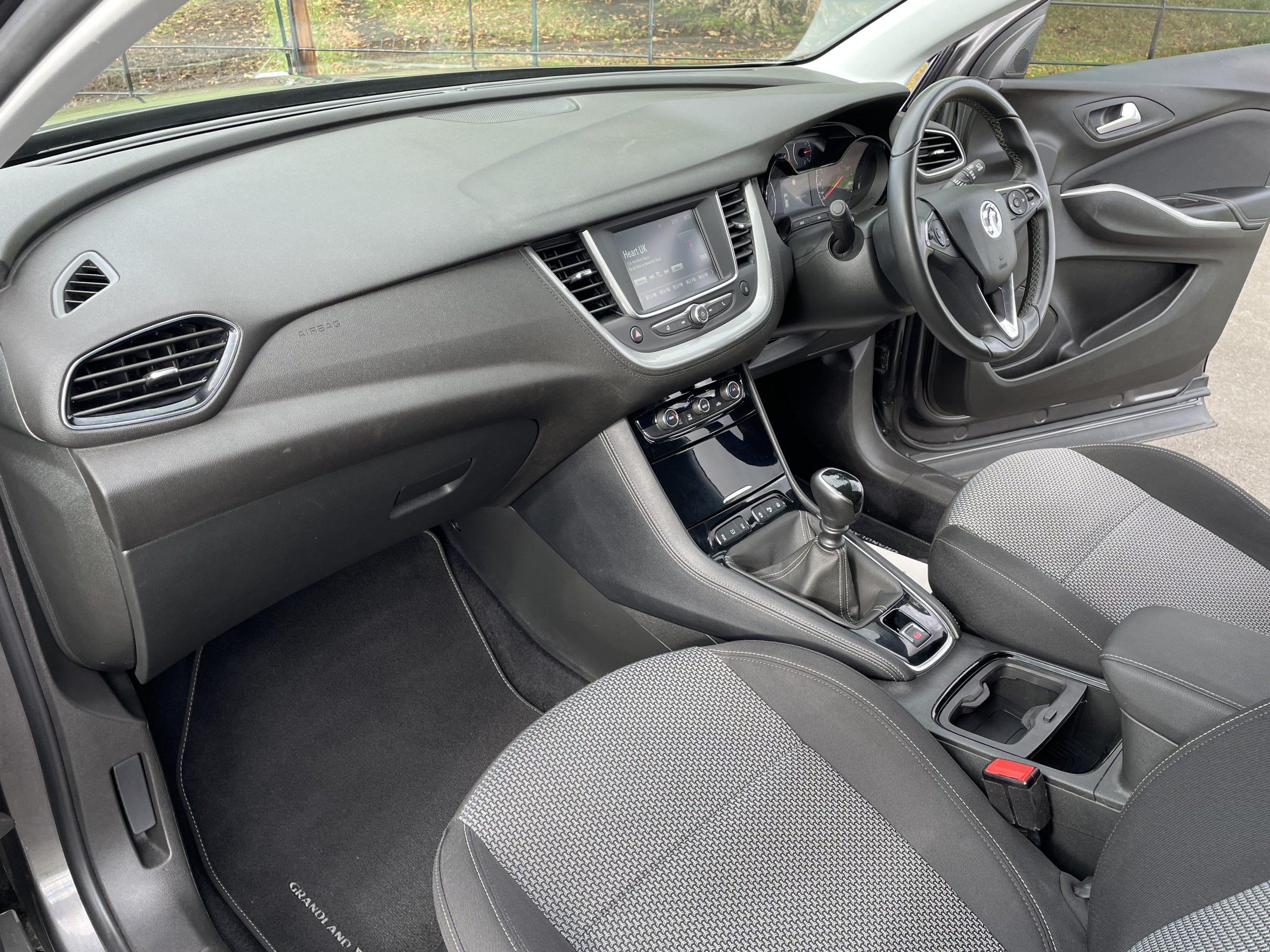 Vauxhall Grandland X 1.2 Turbo GPF SE SUV 5dr Petrol Manual Euro 6 (s/s ...