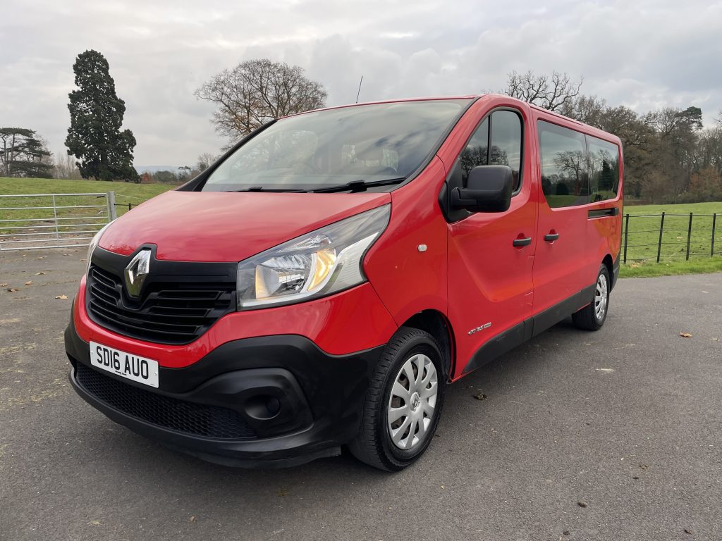 Renault Trafic 1.6 dCi ENERGY 29 Business Minibus 5dr Diesel Manual Euro 6 (s/s) (9 Seat) (125 ps)