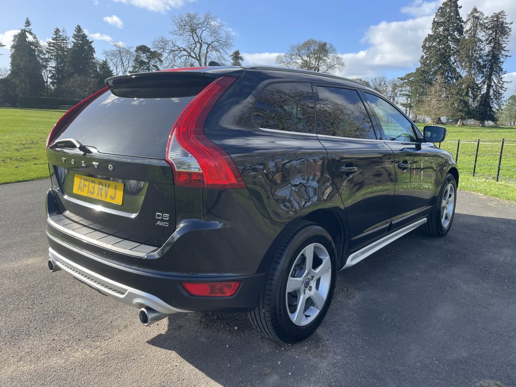Volvo XC60 2.4 D5 R-Design Nav SUV 5dr Diesel Geartronic AWD Euro 5 (215 ps)