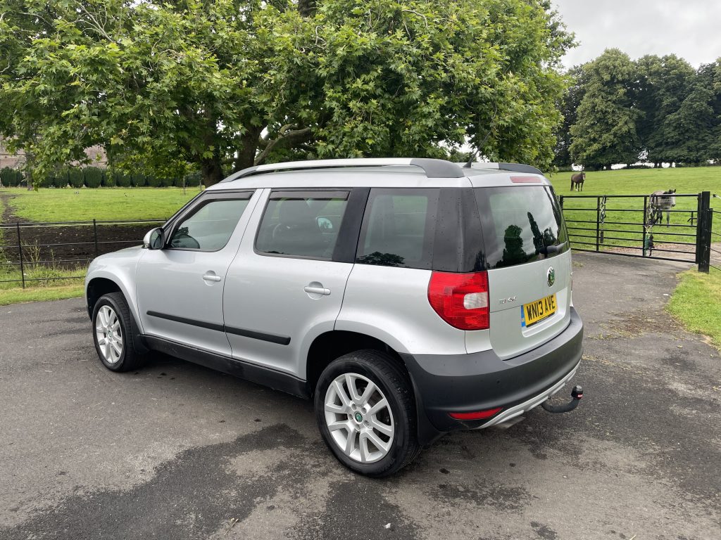 Skoda Yeti 2.0 TDI Elegance SUV 5dr Diesel DSG 4WD Euro 5 (140 ps)