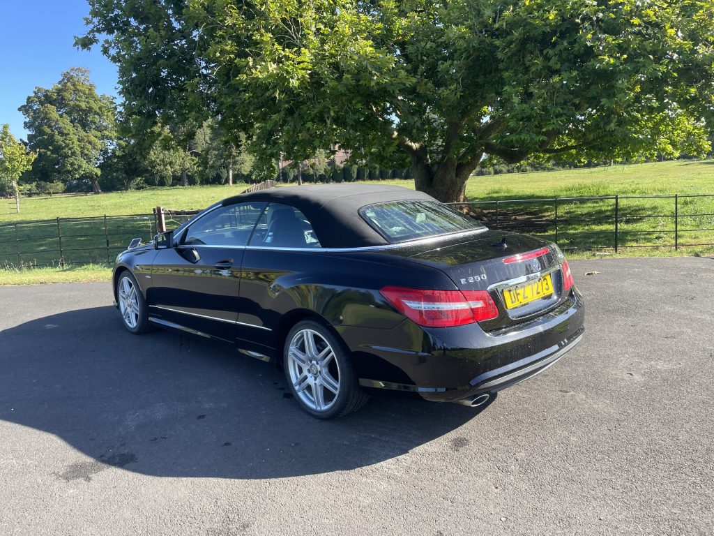 Mercedes-Benz E Class 2.1 E250 CDI BlueEfficiency Sport Cabriolet 2dr Diesel Tiptronic Euro 5 (204 ps)