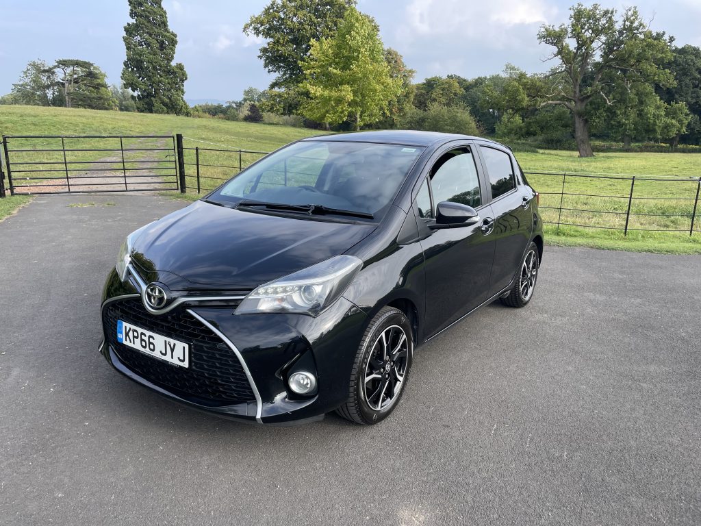 Toyota Yaris 1.33 Dual VVT-i Design Hatchback 5dr Petrol Manual Euro 6 (99 ps)