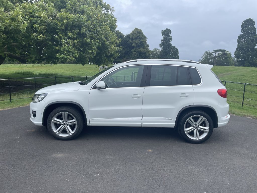 Volkswagen Tiguan 2.0 TDI BlueMotion Tech R-Line SUV 5dr Diesel DSG 4WD Euro 5 (s/s) (Nav) (177 ps)