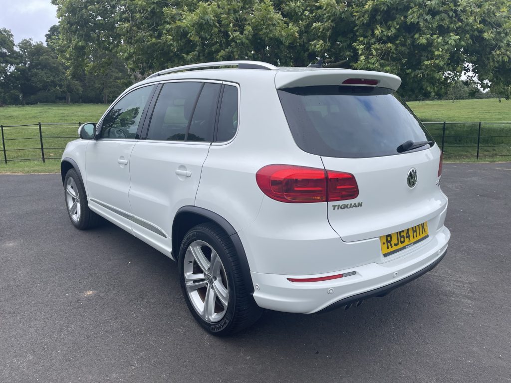 Volkswagen Tiguan 2.0 TDI BlueMotion Tech R-Line SUV 5dr Diesel DSG 4WD Euro 5 (s/s) (Nav) (177 ps)