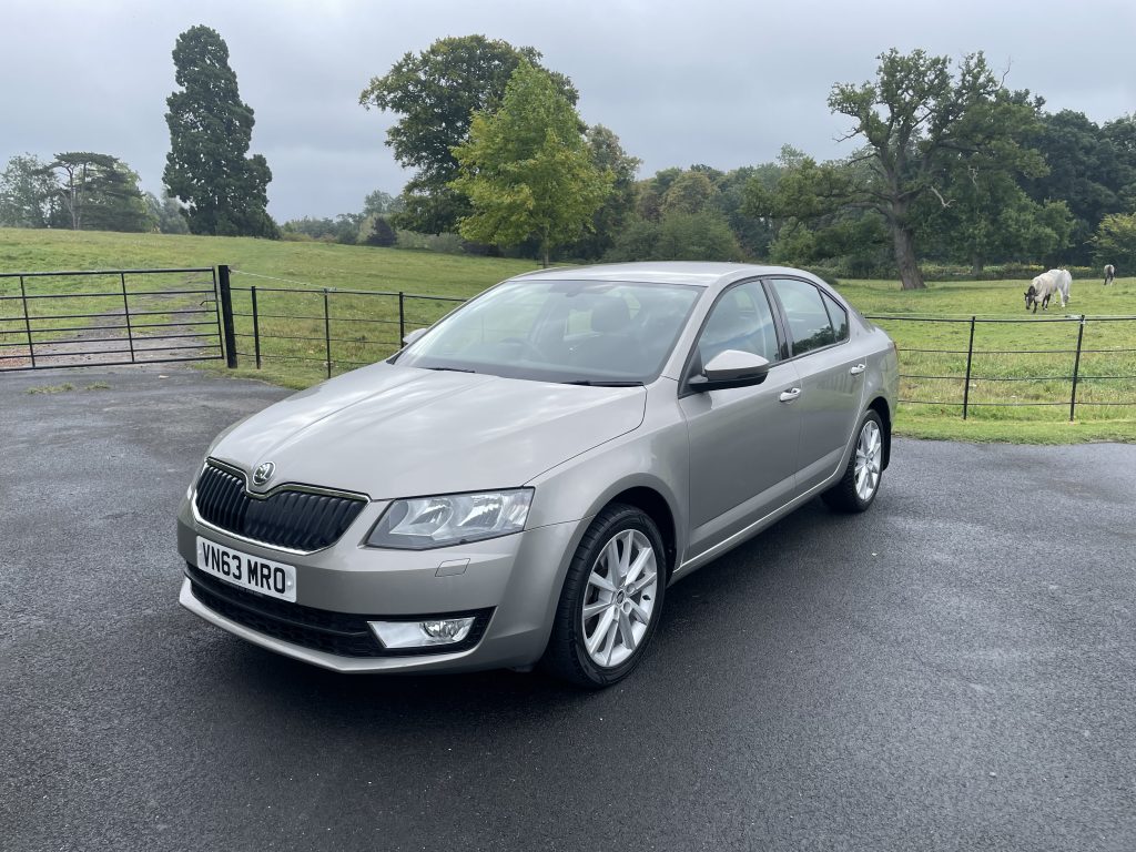 Skoda Octavia 2.0 TDI Elegance Hatchback 5dr Diesel Manual Euro 5 (s/s) (150 ps)