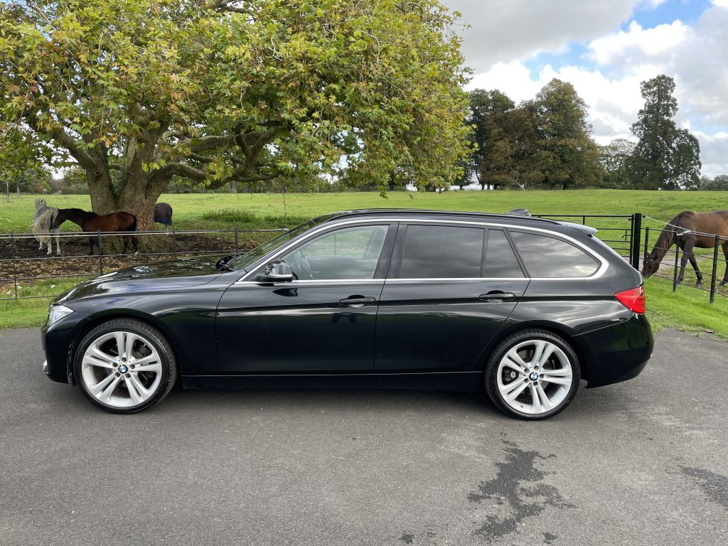 BMW 3 Series 3.0 330d Luxury Touring 5dr Diesel Auto Euro 5 (s/s) (258 ps)