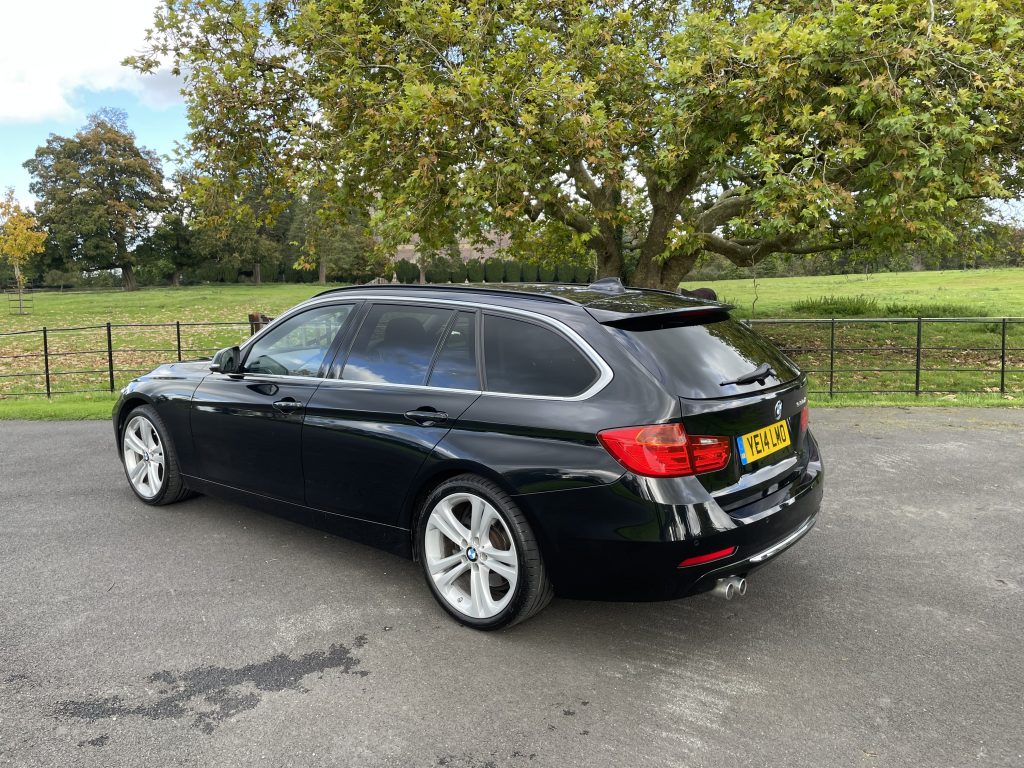 BMW 3 Series 3.0 330d Luxury Touring 5dr Diesel Auto Euro 5 (s/s) (258 ps)