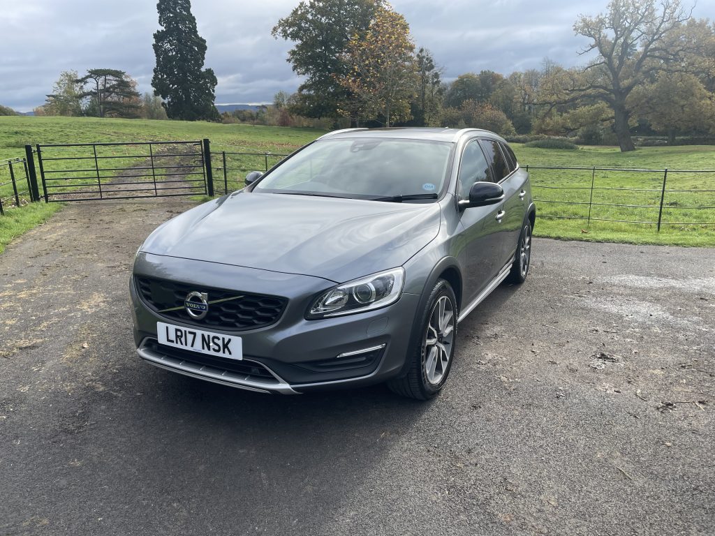 Volvo V60 Cross Country 2.4 D4 Lux Nav Estate 5dr Diesel Auto AWD Euro 6 (s/s) (190 ps)