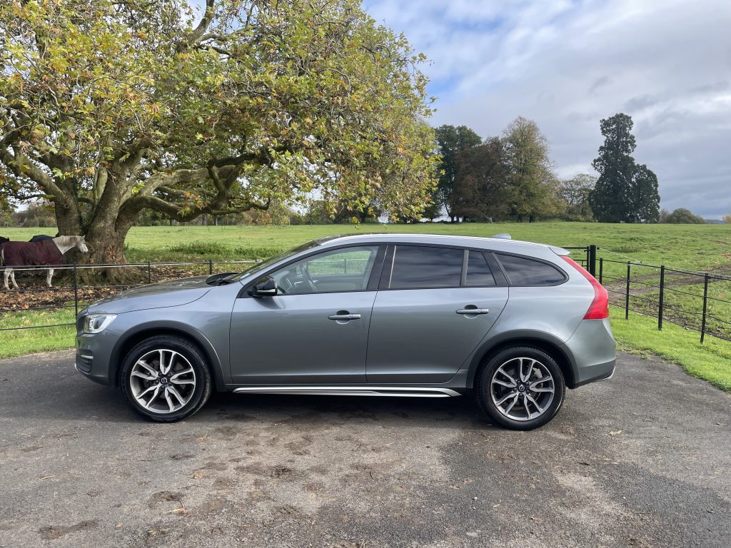 Volvo V60 Cross Country 2.4 D4 Lux Nav Estate 5dr Diesel Auto AWD Euro 6 (s/s) (190 ps)