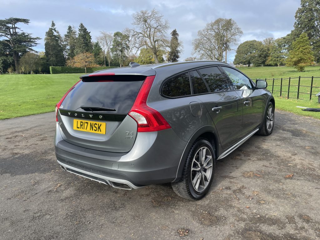 Volvo V60 Cross Country 2.4 D4 Lux Nav Estate 5dr Diesel Auto AWD Euro 6 (s/s) (190 ps)