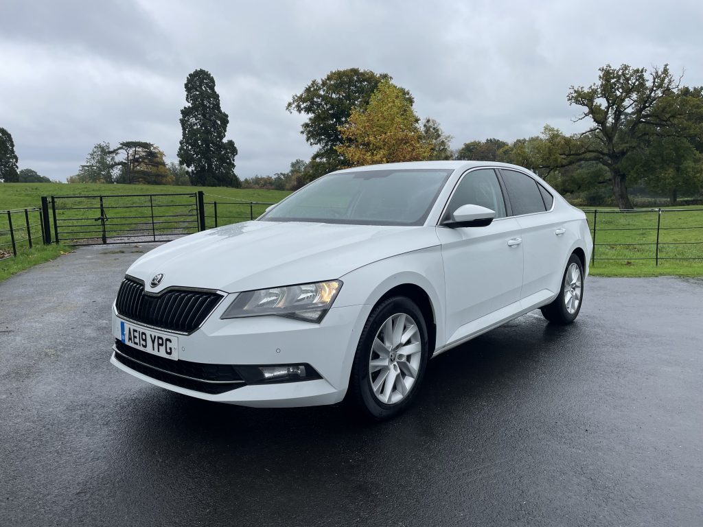 Skoda Superb 2.0 TDI SE Technology Hatchback 5dr Diesel Manual Euro 6 (s/s) (150 ps)