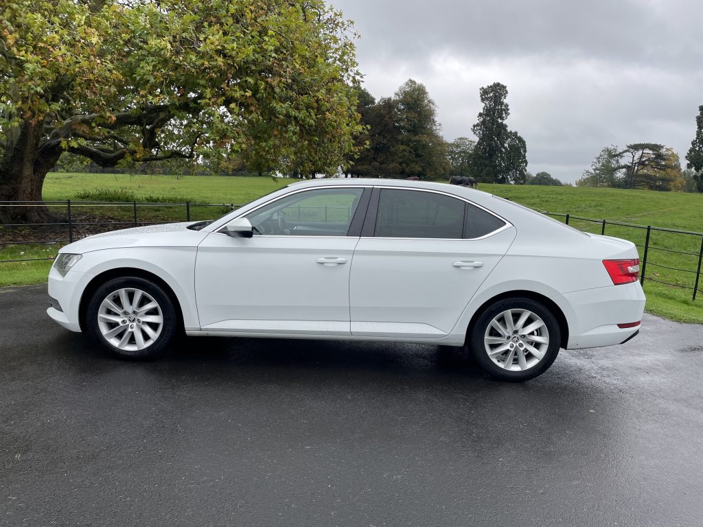 Skoda Superb 2.0 TDI SE Technology Hatchback 5dr Diesel Manual Euro 6 (s/s) (150 ps)