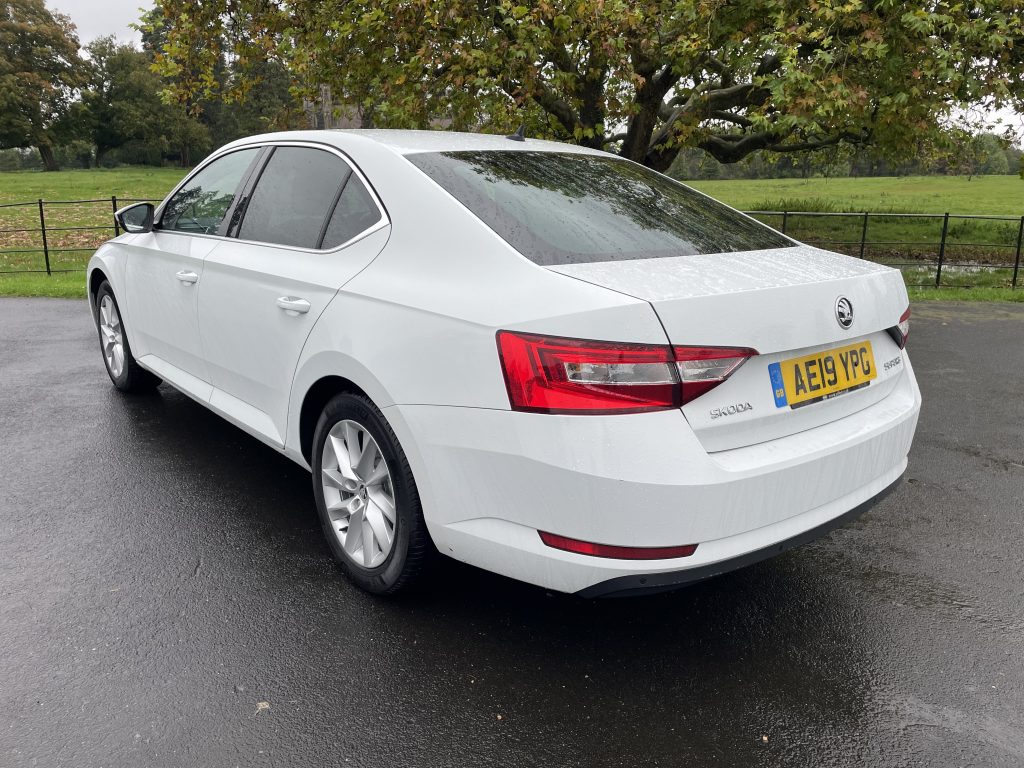 Skoda Superb 2.0 TDI SE Technology Hatchback 5dr Diesel Manual Euro 6 (s/s) (150 ps)