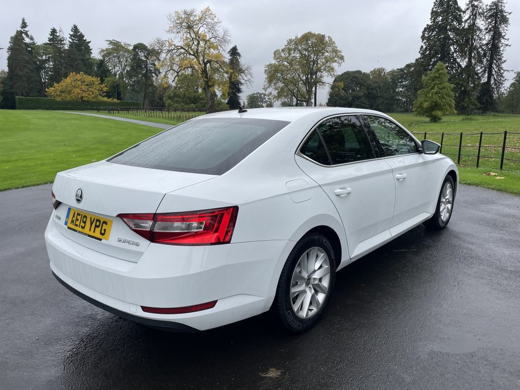 Skoda Superb 2.0 TDI SE Technology Hatchback 5dr Diesel Manual Euro 6 (s/s) (150 ps)